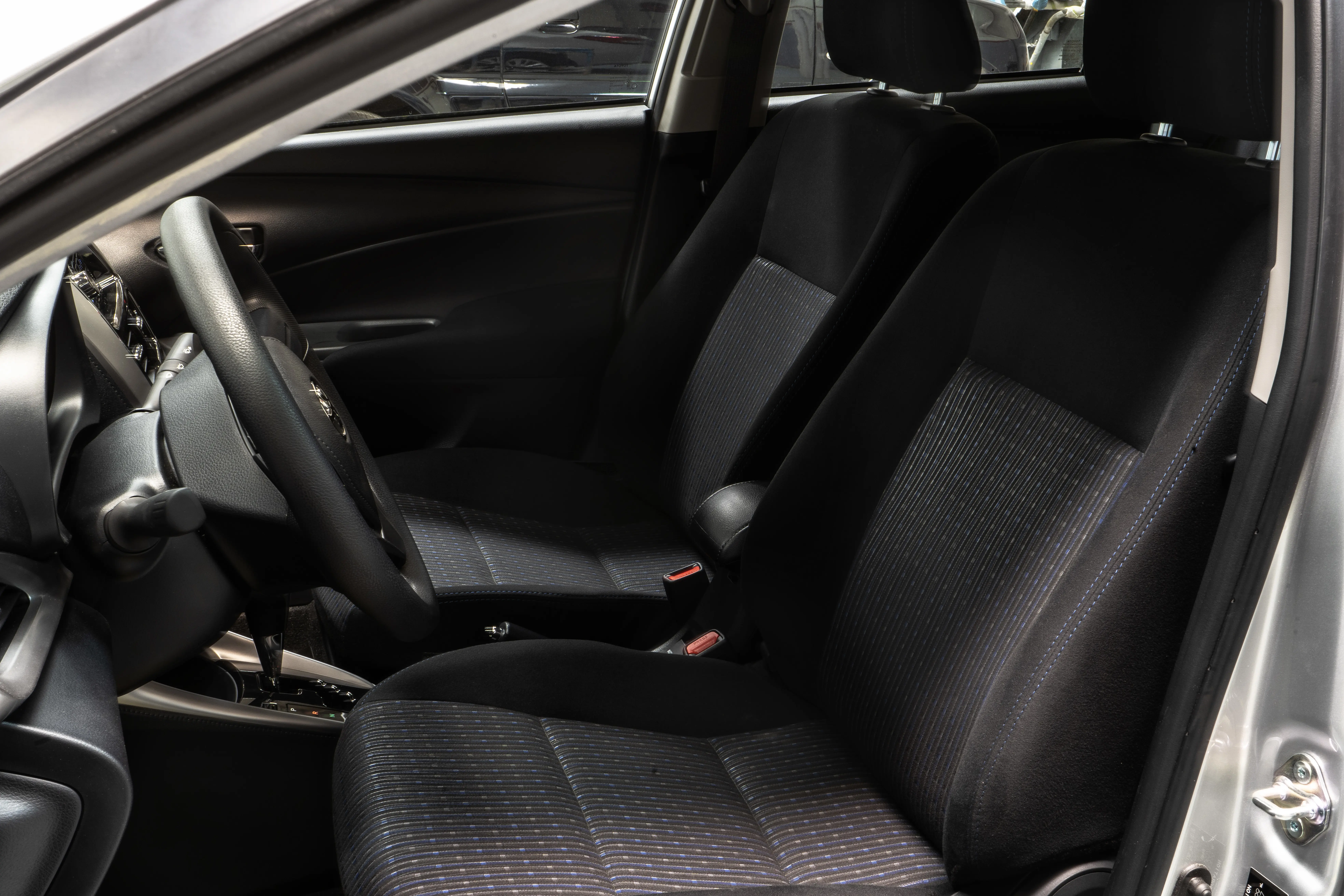 yaris-int2