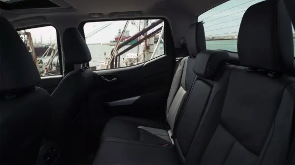 10 nissan frontier interior-traserojpgximgl 6 msmart